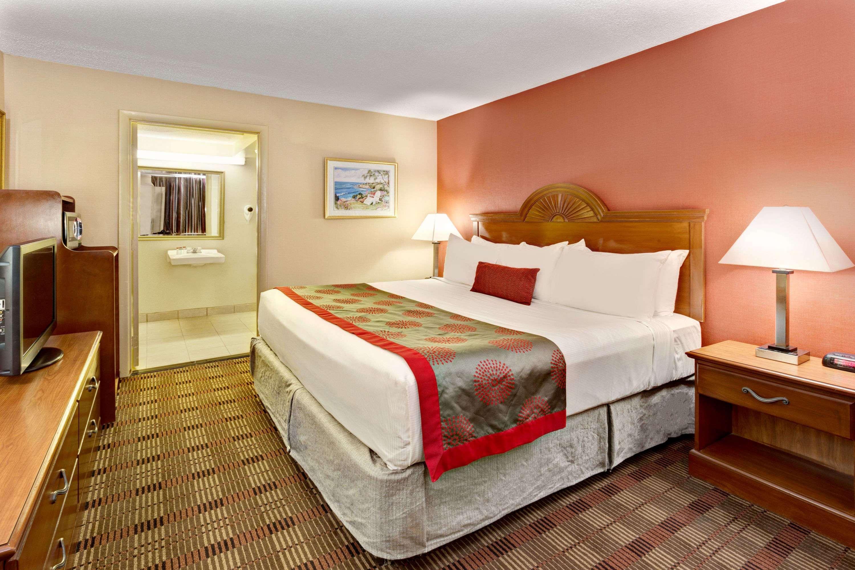 Ramada By Wyndham Baltimore West Esterno foto