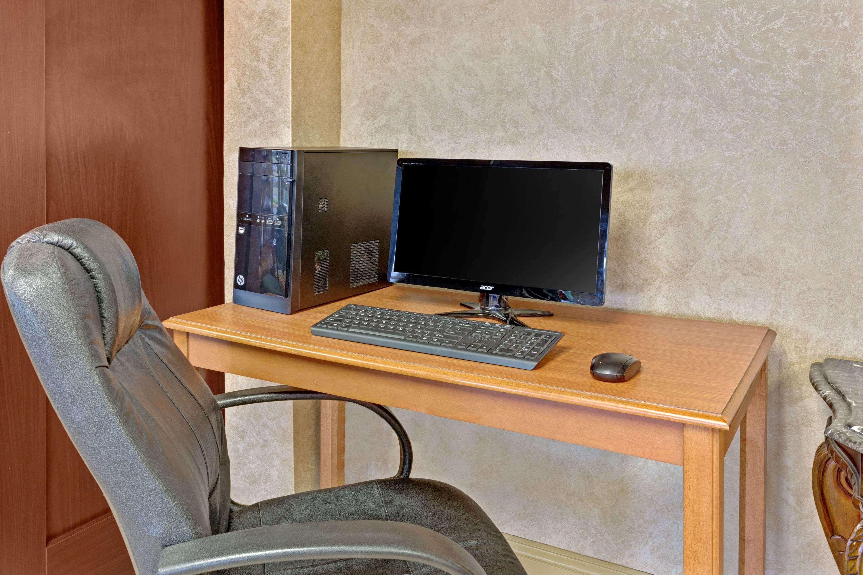 Ramada By Wyndham Baltimore West Esterno foto