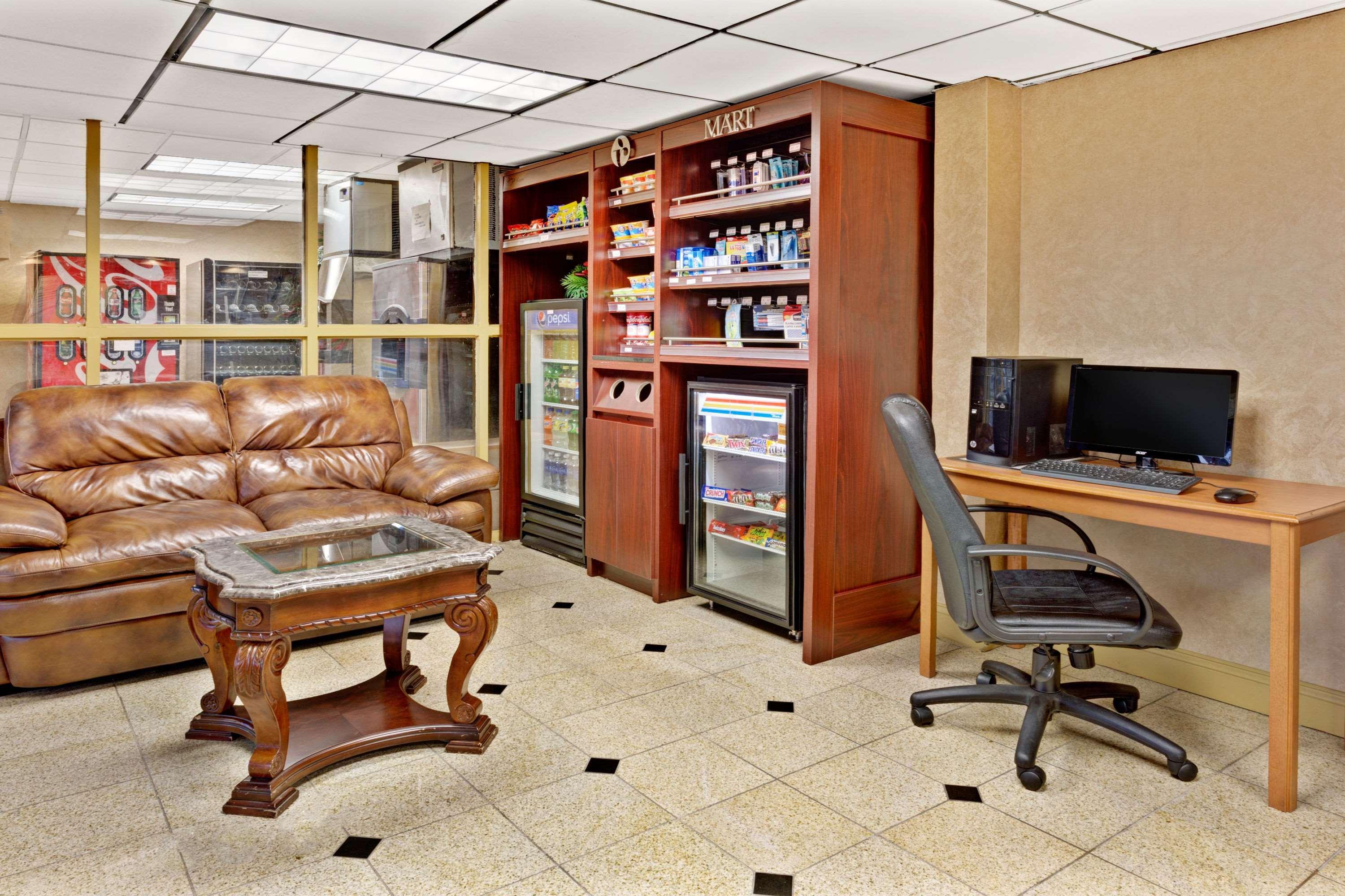 Ramada By Wyndham Baltimore West Esterno foto