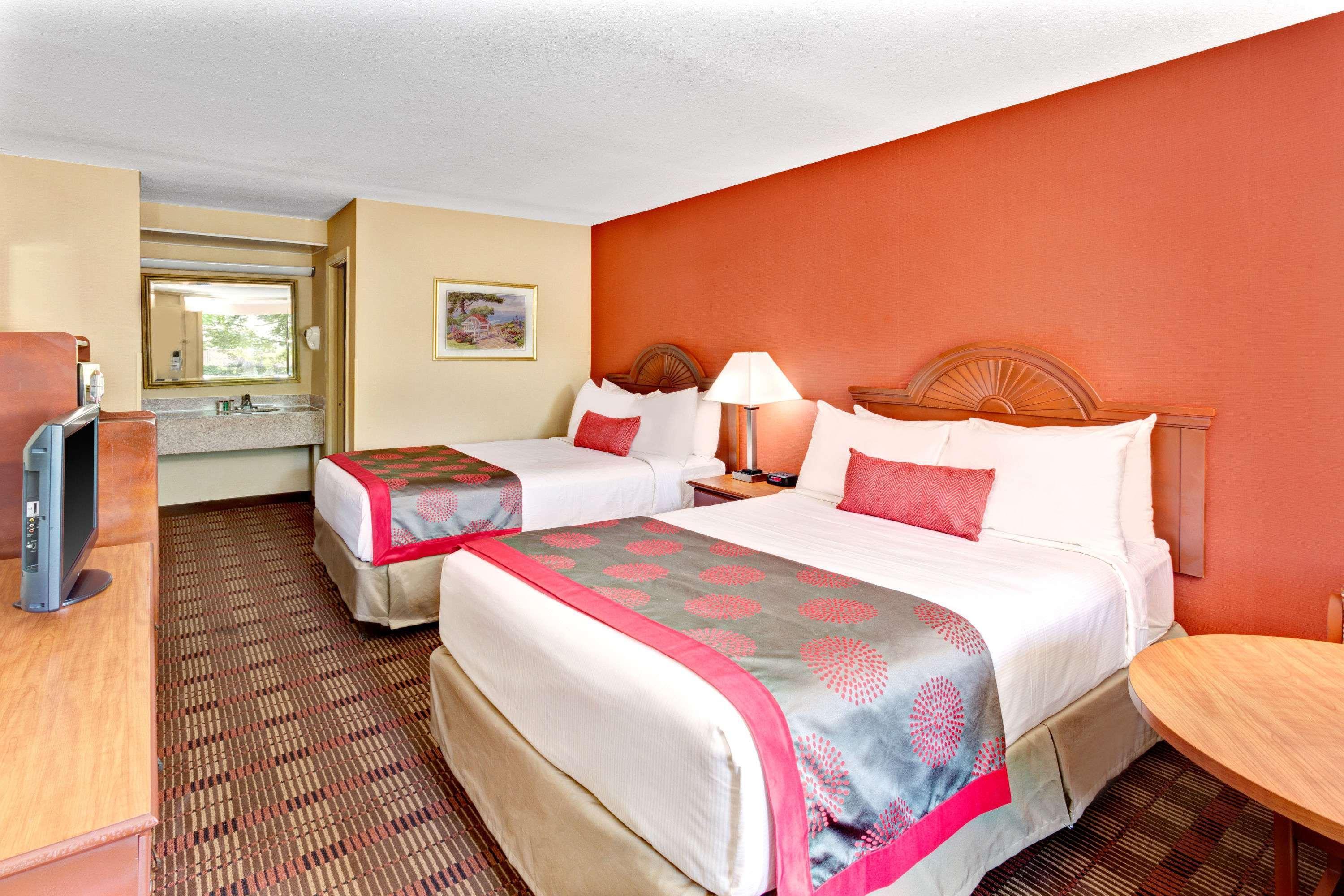 Ramada By Wyndham Baltimore West Esterno foto