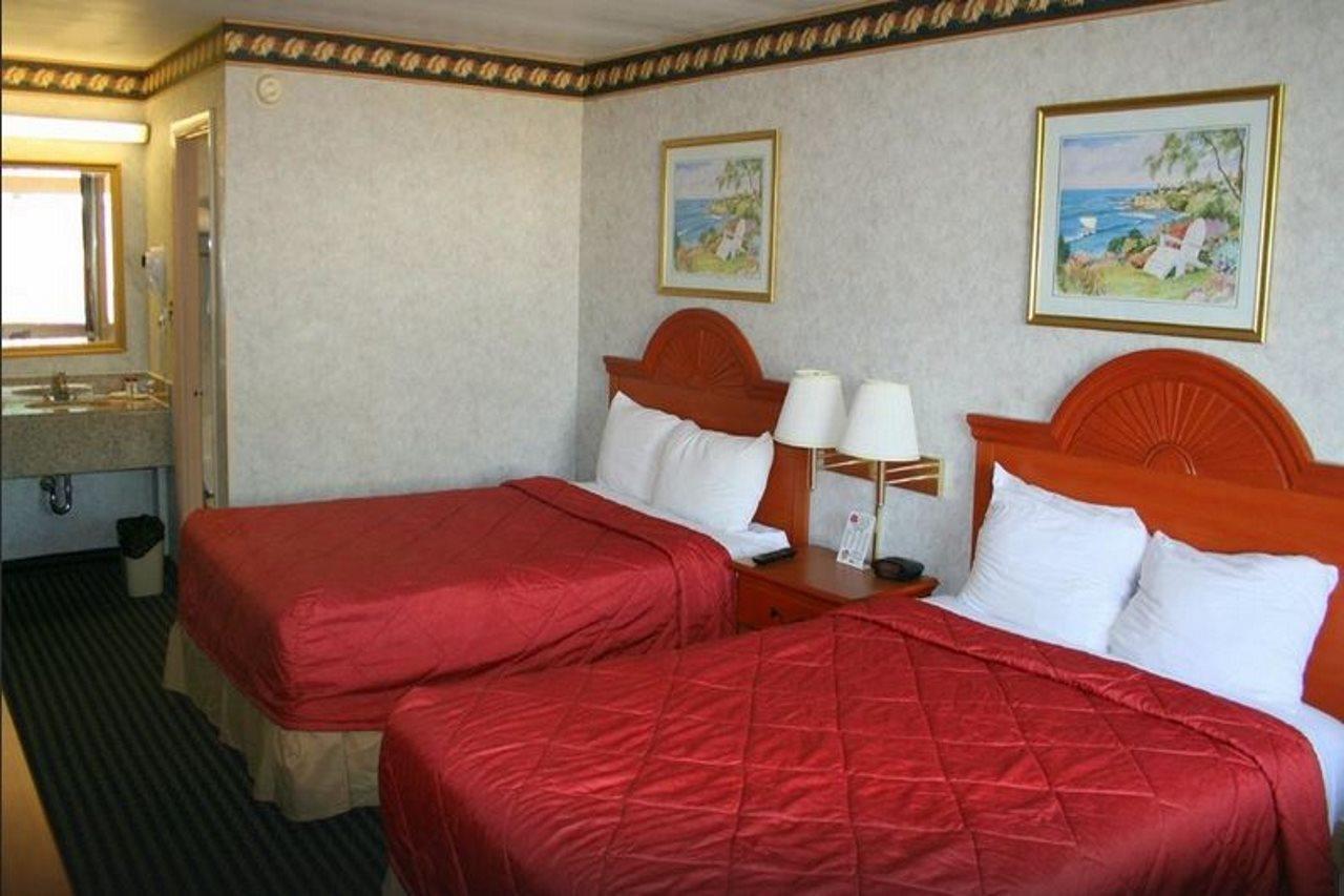 Ramada By Wyndham Baltimore West Esterno foto