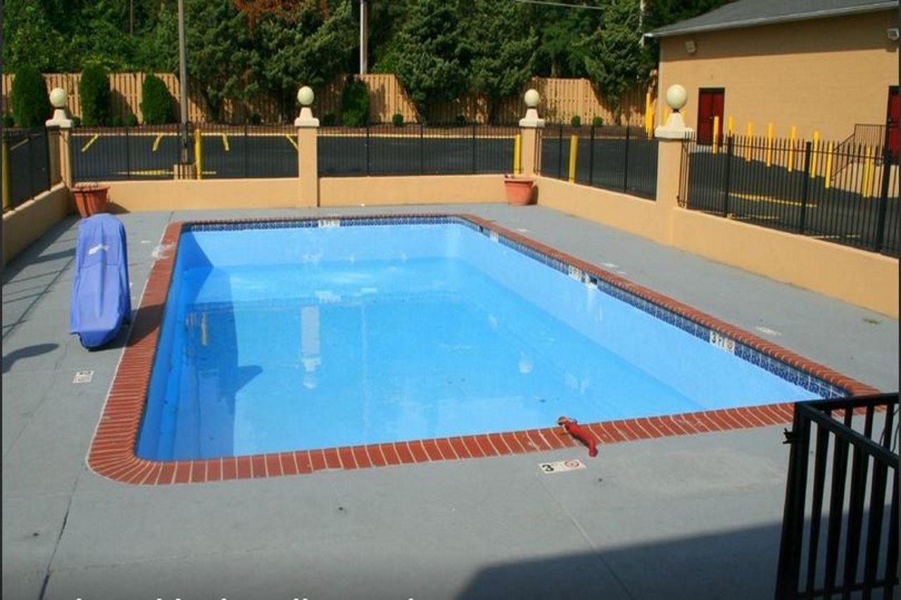 Ramada By Wyndham Baltimore West Esterno foto