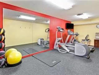 Ramada By Wyndham Baltimore West Esterno foto